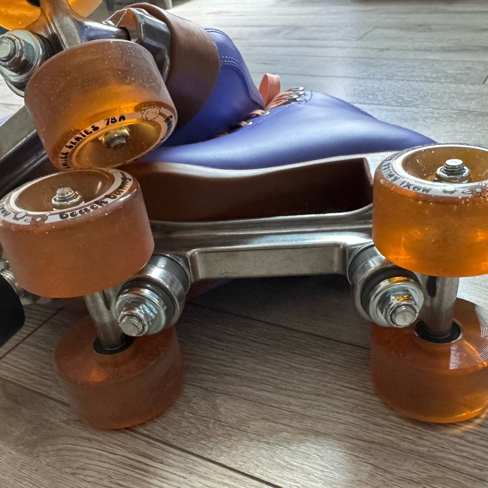 Moxi Beach Bunny Roller Skates - Picture 7 of 9